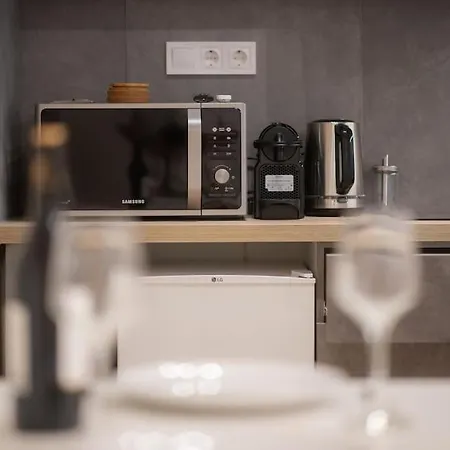 White & Luxe In Kolonaki Apartment