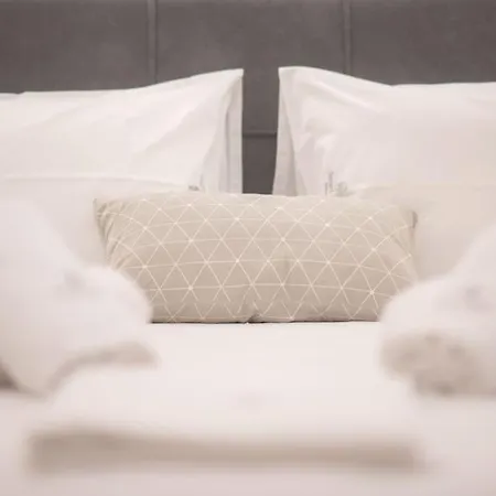 White & Luxe In Kolonaki